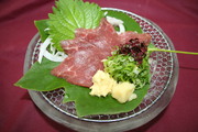 馬刺しハーフ盛り