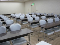 会議室(80名収容)