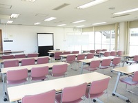 西会議室(50名)・多人数会議室(100名)