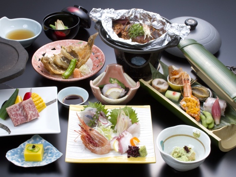 夏のごっつぉ 「新鮮な魚介類と山形牛」