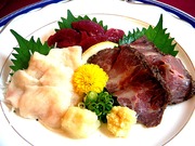 名物　馬刺し三点盛り