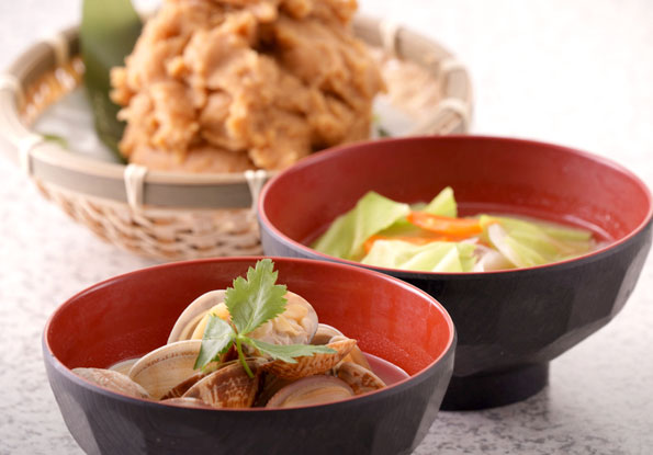 素材を生かす本物志向の「みそ」の野菜汁と貝汁