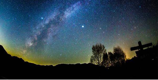 澄み切った夜空に架かる天の川　星空時間