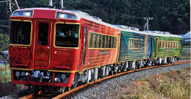 4月で運行開始1周年！全席グリーン席の人気観光列車「四国まんなか千年ものがたり」に乗車