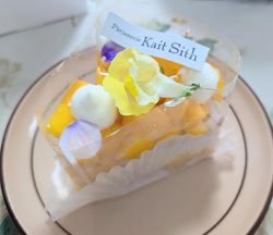 タルトと焼き菓子、ソフトクリームのお店。