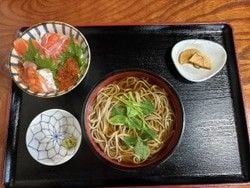 美味しい「お蕎麦とニジマス料理」