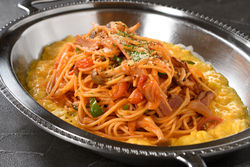 美味しいもんいっぱいあるけん、ようけ食べてってや！
