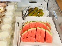 夕食デザートにスイカが登場！