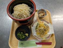 昼食オススメ！のどごしの良い冷やし稲庭うどん