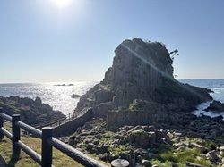 越前海岸から突き出る矛「鉾島」