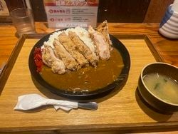 松本店の唐揚げセンターに山賊カレーを食べました