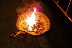 夕闇に灯る、大切な人への道標。岩手県宮古市に伝わる夏の伝統
