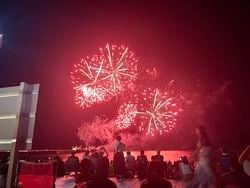 海と花火の素敵な夏