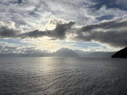 支笏湖に差し込む「天使のはしご」
