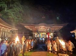 羽黒山の夜を照らす炎<br>出羽三山神社「八朔祭」