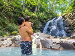 森と滝に包まれる秘湯 ― 仙女の湯