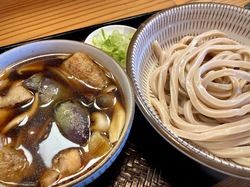 黒い！コワイ！「鶏汁うどん」をいただきました。