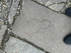 羽黒山の石段にある模様を探せ！