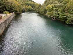 支笏湖の一部、千歳川