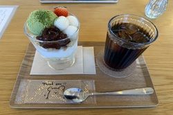 くまをモチーフにしたケーキが人気のカフェ「Kmaruru」