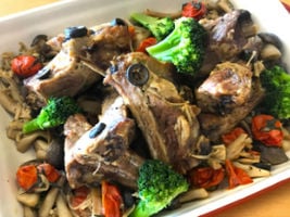 夏はイタリアン！　「秀麗豚スペアリブ煮込み」ができるまで