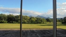 ロビーから見る磐梯山の絶景