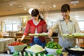 いつもと違う月曜日!本日もランチバイキング営業しています。