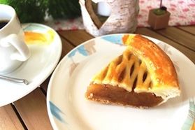 トレッキングの後に森のカフェでホッと一息