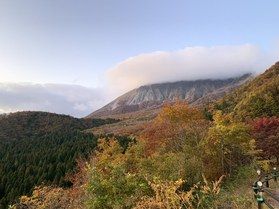 紅葉と神秘的な景色を訪ねて