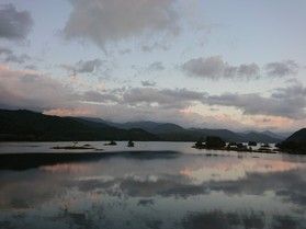 色づき始めの秋元湖へ行ってみよ!