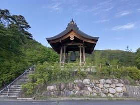 大きな鐘撞堂があります！