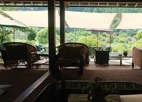 花の庭園が楽しめるカフェ 【ラ・マドーレー】
