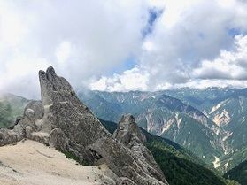 燕岳の「イルカ岩」を見てきました🐬