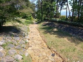 ホテル前の川ってなに？