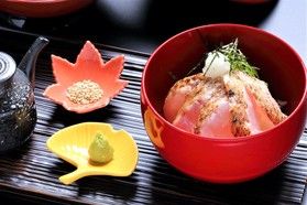 海のルビーと称される高級魚の丼