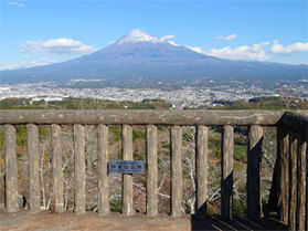 富士山が綺麗に見える穴場の公園「明星山公園」