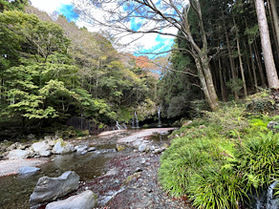 実はあまり知られていない隠れ名所「陣馬の滝」