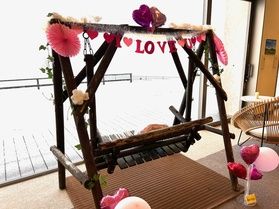 ラウンジのカップルチェアがバレンタイン仕様に!!