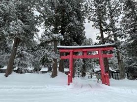 もうすぐ見納め 雪景色の出羽三山神社