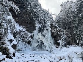 冬の魅力【氷瀑の善五郎の滝】