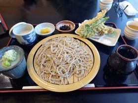 ホテル近くのおそば屋さん