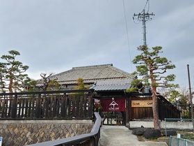 花より団子？　小諸のカフェで一息。