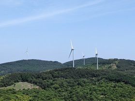 迫力の風車!「気仙沼市民の森風力発電所」