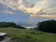 安曇野と北アルプスを望む絶景スポット「長峰山」