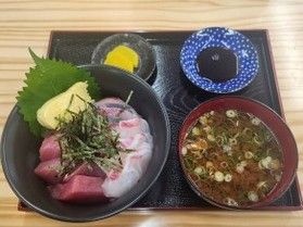 魚のプロがつくる新鮮で美味しい魚料理「市場食堂」