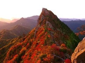 まもなく紅葉シーズン到来♪紅葉の名所「石鎚山」
