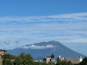 秋晴れの岩手山