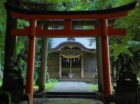 出石城の本丸より上に鎮座する「有子山稲荷神社」