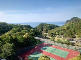 休暇村竹野海岸のテニスコートで楽しもう!!