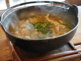 太宰治の愛した銘店「天下茶屋」でいただく絶品ほうとう鍋
